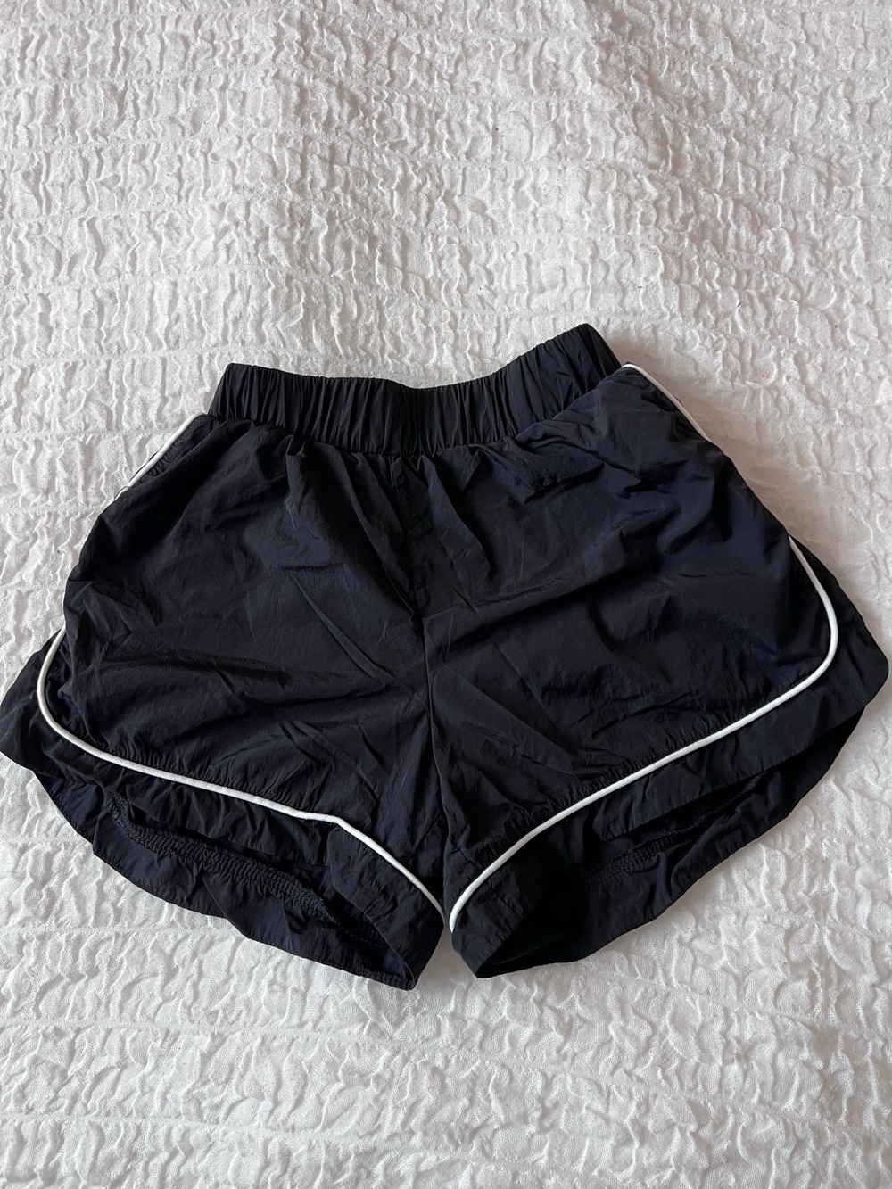 ALO Yoga Black Athletic Shorts with White Piping